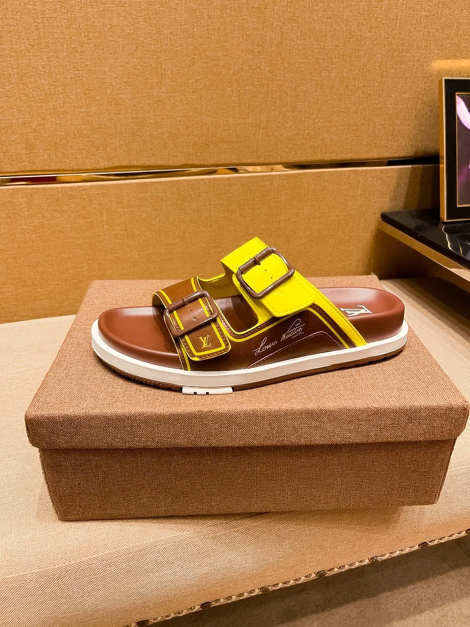 Men's shoes 💰 380 💰 New model on the market 🔥 [LV 🔥 Slippers] High-end 1:1 mold customization of first-layer cowhide, original upgraded version of the outsole, lighter and non-slip. The market's top quality, fashionable and trendy, versatile and popular, simple yet tasteful, a must-have for fashionistas, exuding a fashionable and casual atmosphere, fashion is at your feet, full of confidence, the same style at the counter 👍The season of spring and summer slippers is here, they are super beautiful to wear, 38-44, multiple colors available🔥